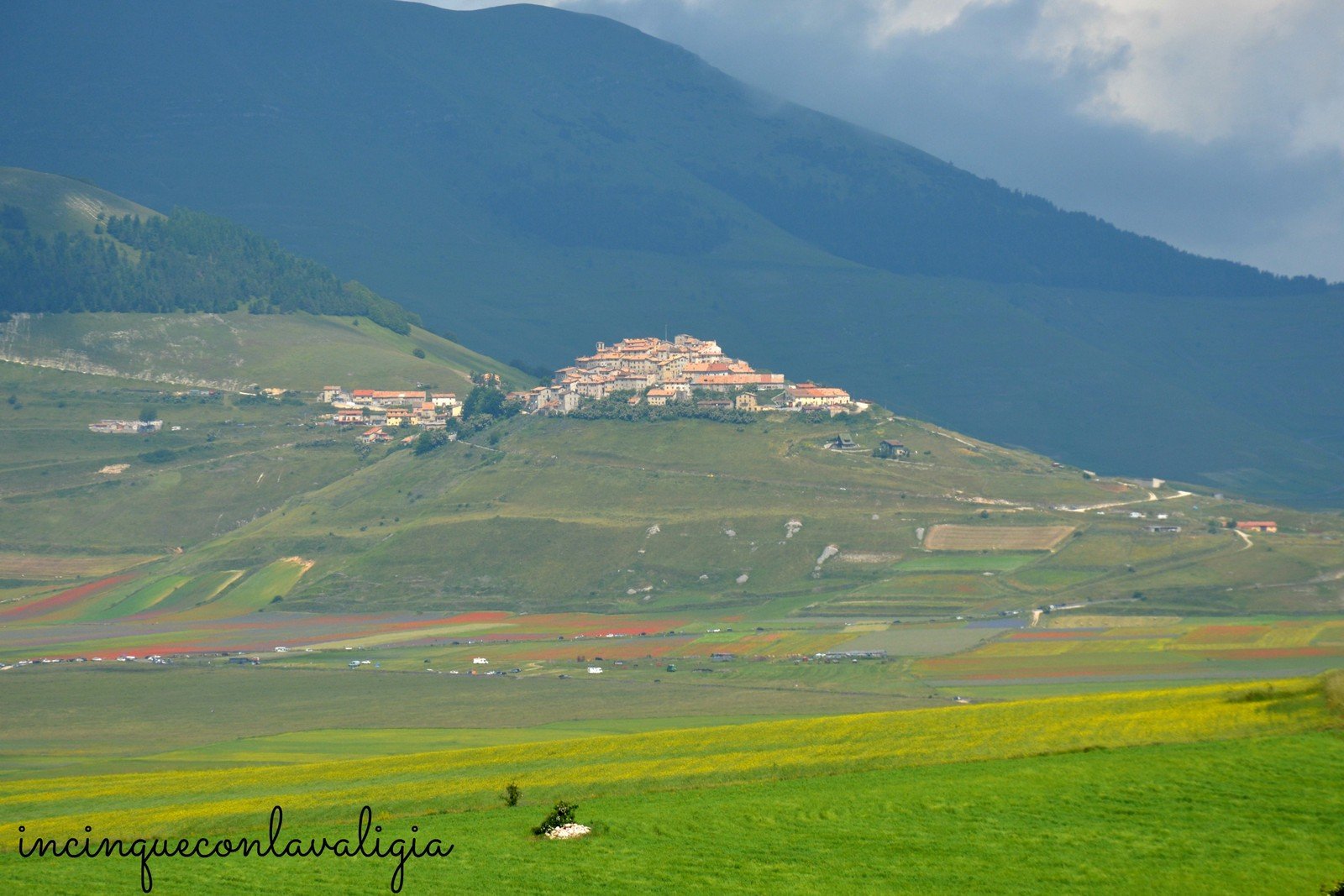 Il paese di Castelluccio prima del sisma Il paese di Castelluccio com'era prima del sisma