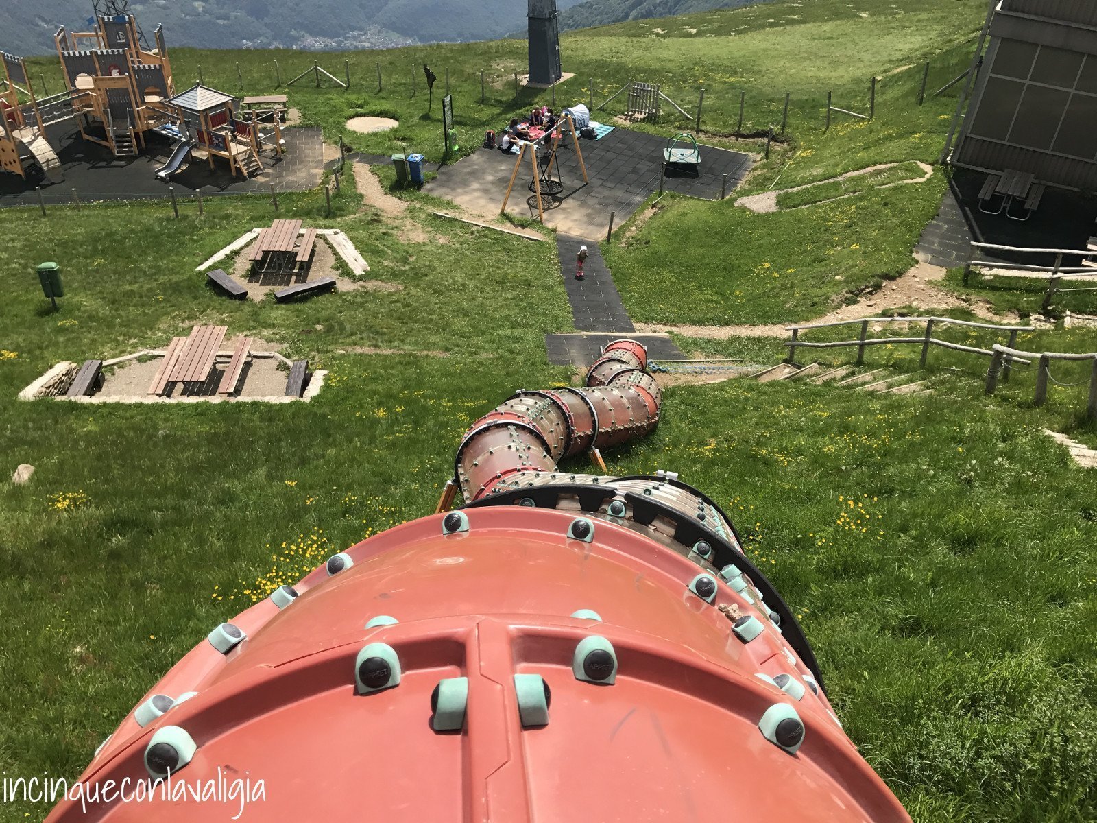 Scivolo Monte Tamaro Scivolo gigante parco giochi Alpe Foppa