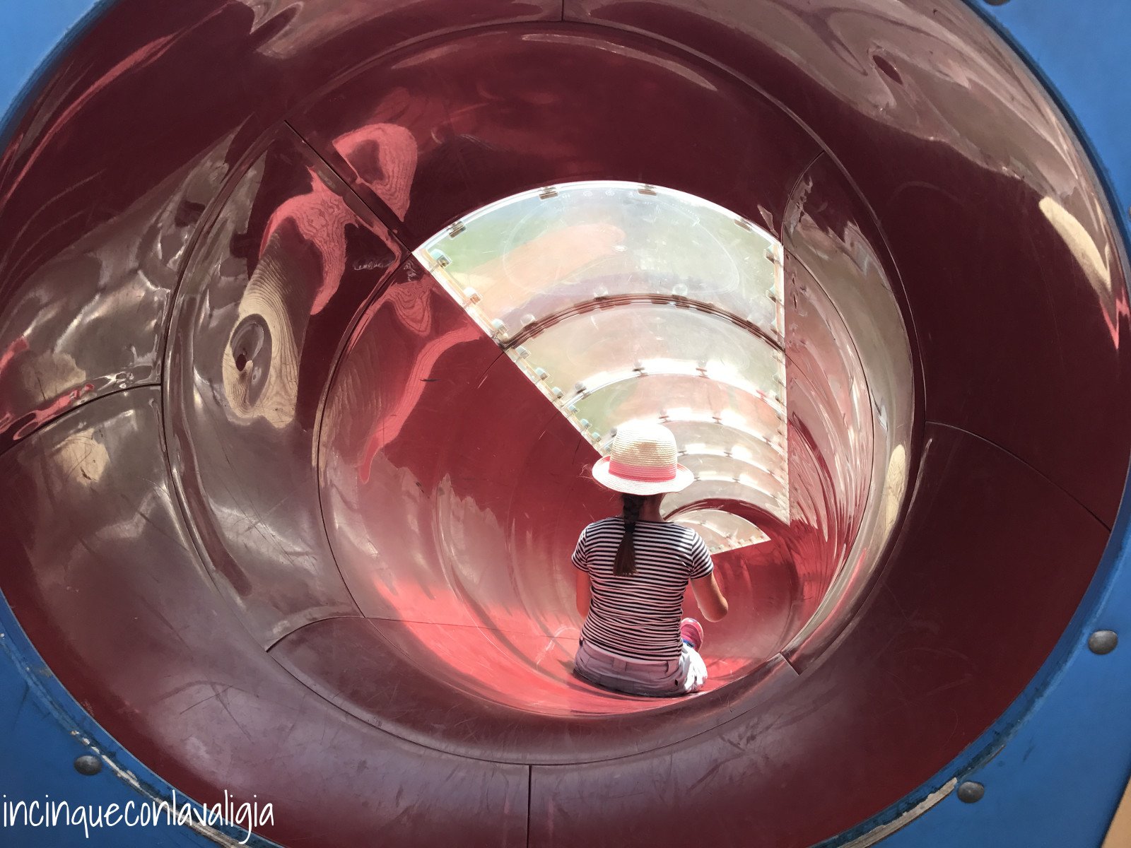 Dentro lo scivolo gigante del Monte Tamaro Park Monte Tamaro Park dentro lo scivolo