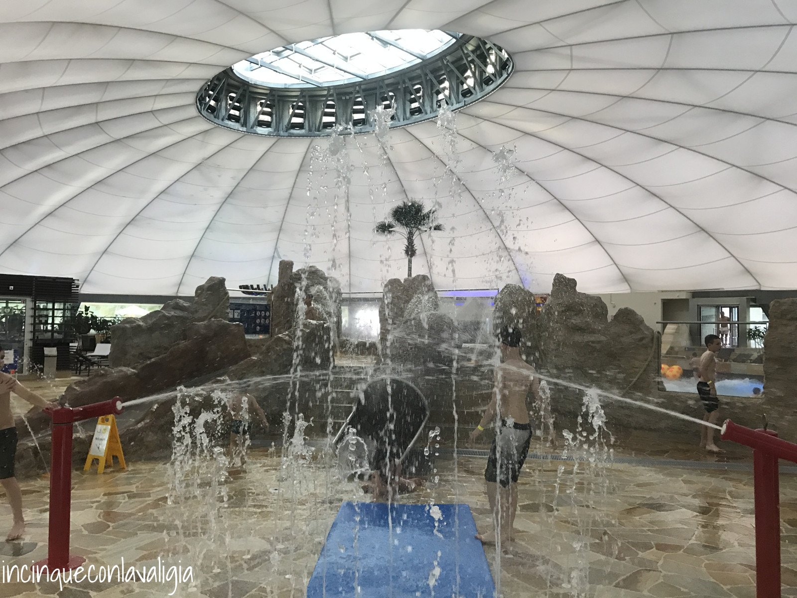 Piscina spruzzi Splash & Spa Monte Tamaro Splash e Spa