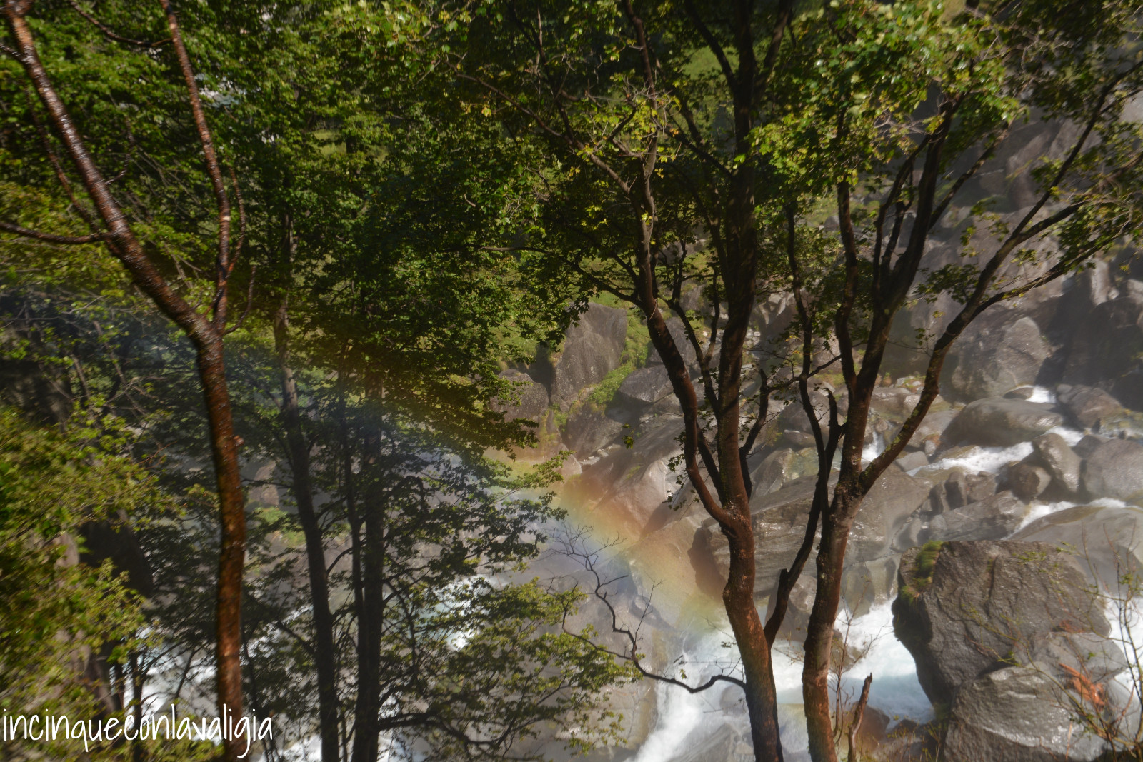 Effetto arcobaleno Cascata di Foroglio Effetto arcobaleno Cascata di Foroglio
