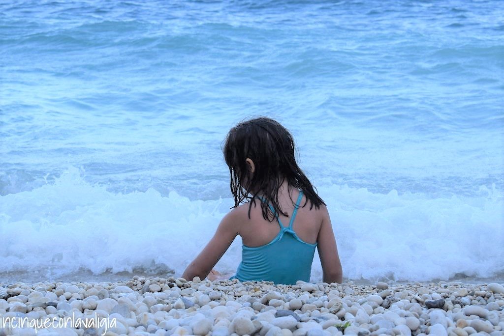 Bagno alla Spiaggia delle Due Sorelle con bambini Bagno alla spiaggia delle Due sorelle