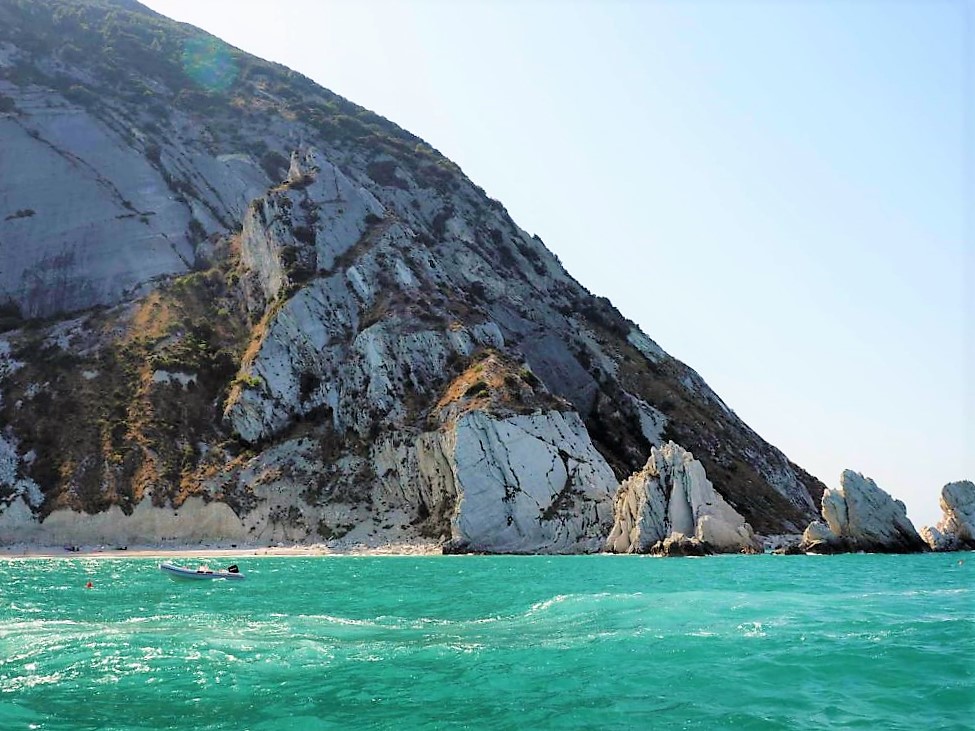 Spiaggia delle Due Sorelle al Conero Spiaggia delle Due Sorelle Conero