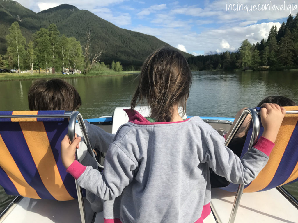 Lago Wildsee Seefeld in Tirolo con bambini In pedalò sul lago Wildsee