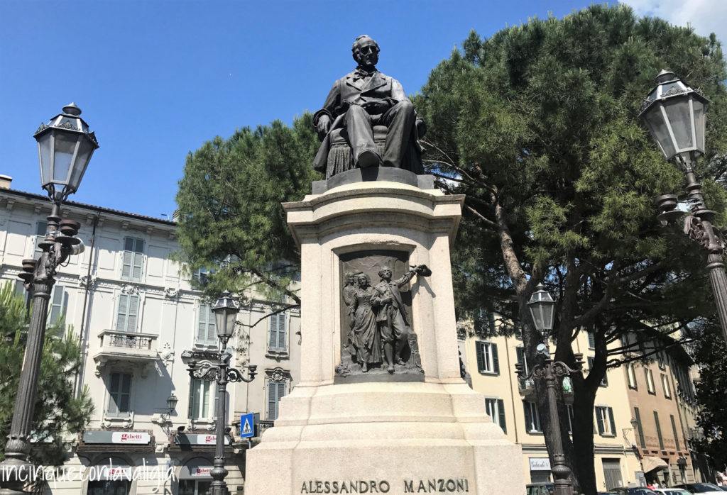 Statua di Alessandro Manzoni a Lecco Statua di Alessandro Manzoni a Lecco