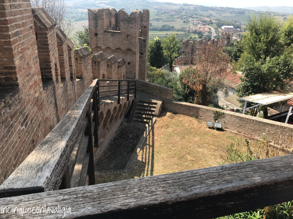 Sulle mura a Gradara Camminamento ronda a Gradara