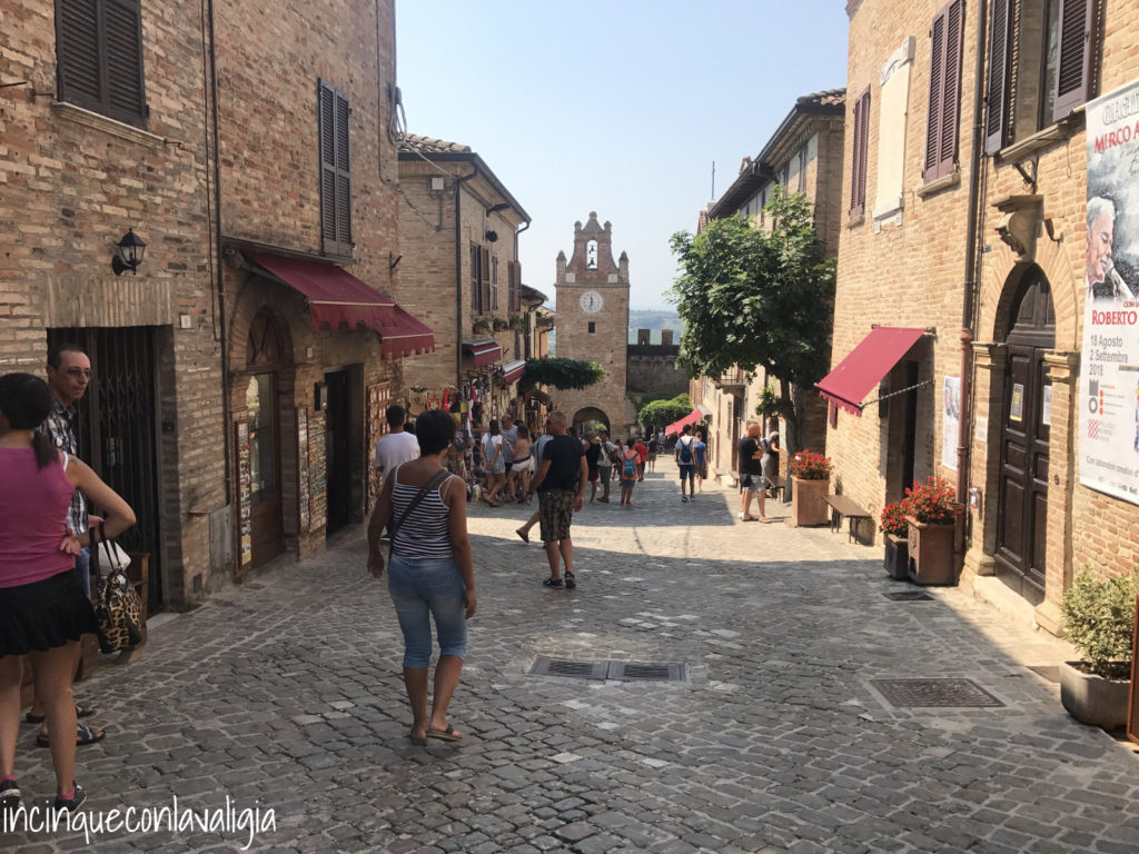 Le vie del borgo di Gradara Visita alla Rocca di Gradara