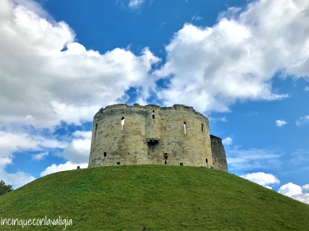 La Clifford Tower di York York Clifford Tower
