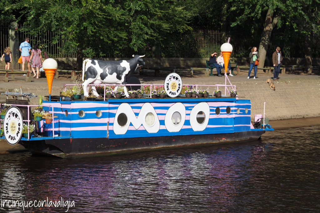 Gelateria su un fiume