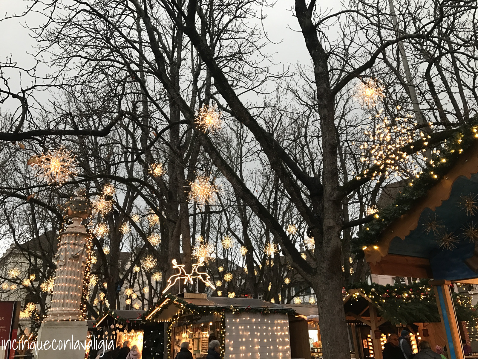 Luci mercatino di Natale Munsterplatz Luci a Basilea