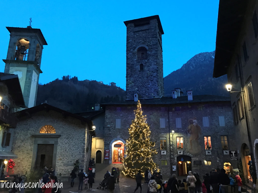 Casa bergamasca di Babbo Natale a Gromo - piazza Dante