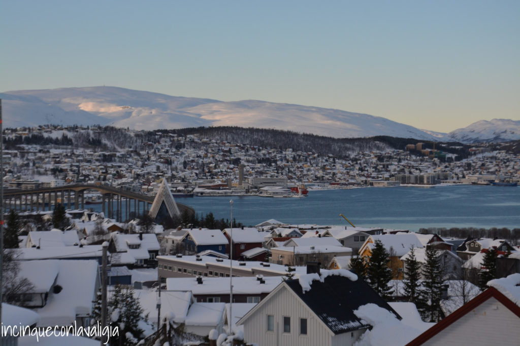 Tromsø in inverno con bambini Tromsø in inverno con bambini vista dalla casa