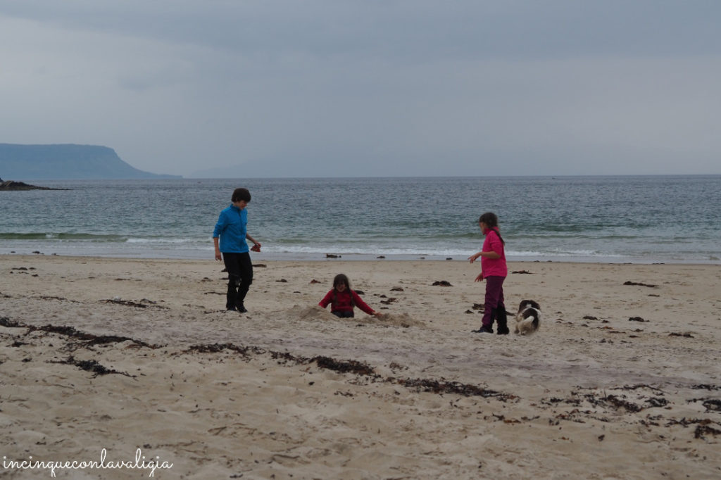 Giochi sulla spiaggia ad Arisaig Giochi sulla spiaggia Arisaig