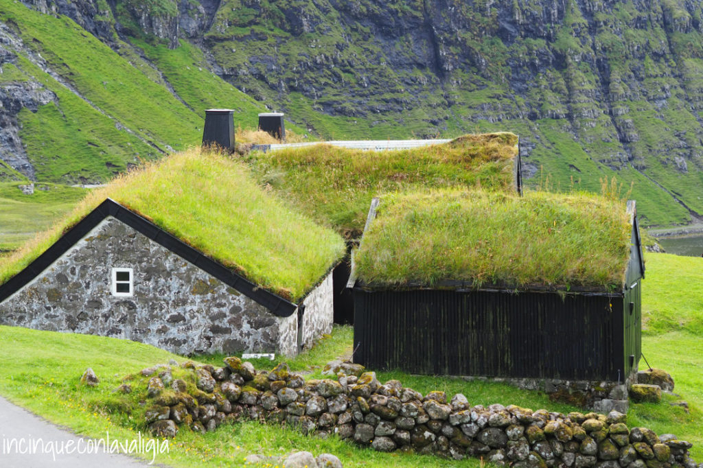 Le case con i tetti di erba di Saksun Isole Faroe case tetti di erba