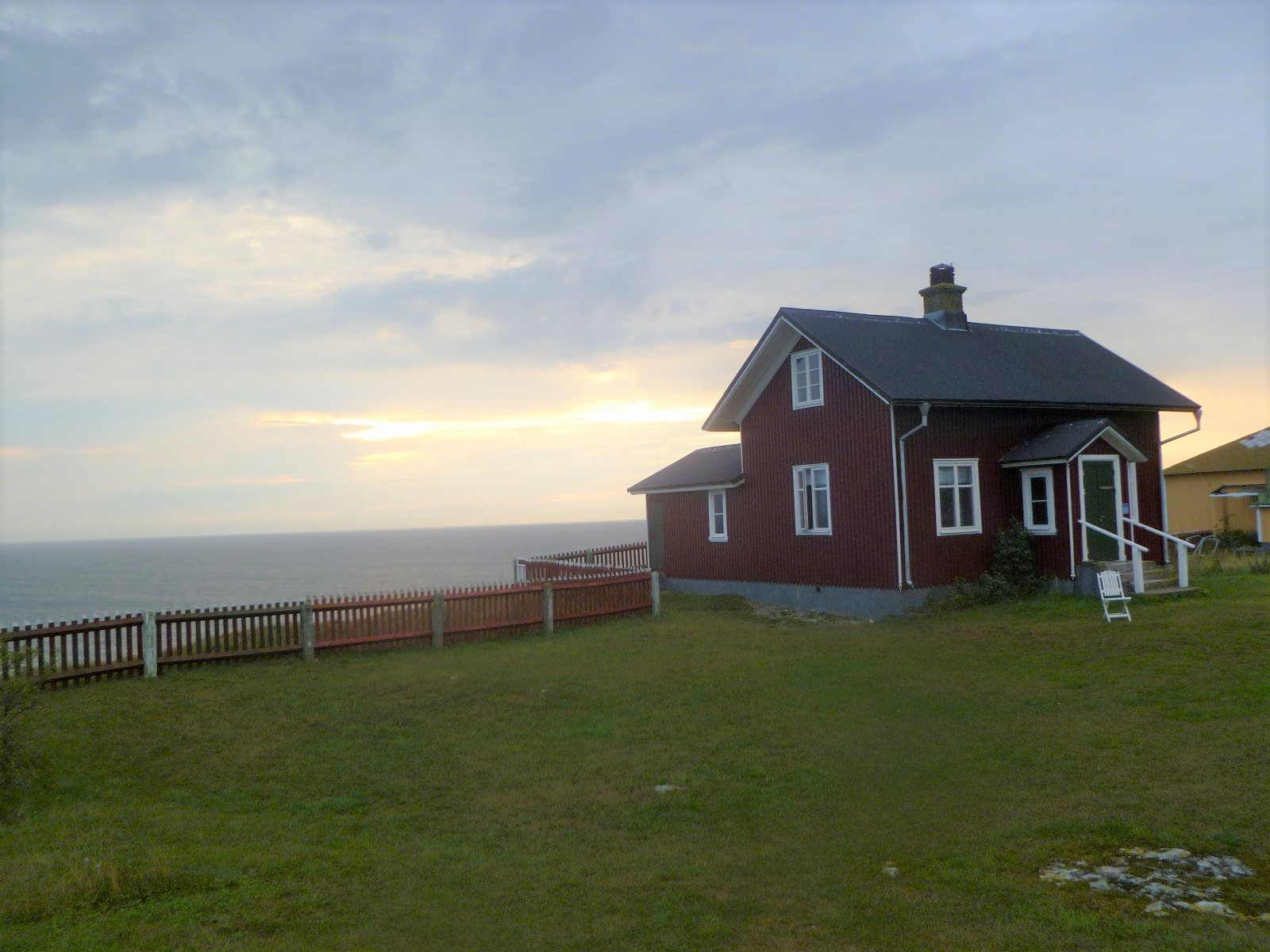Dormire in un faro in Svezia Casette rosse svedesi