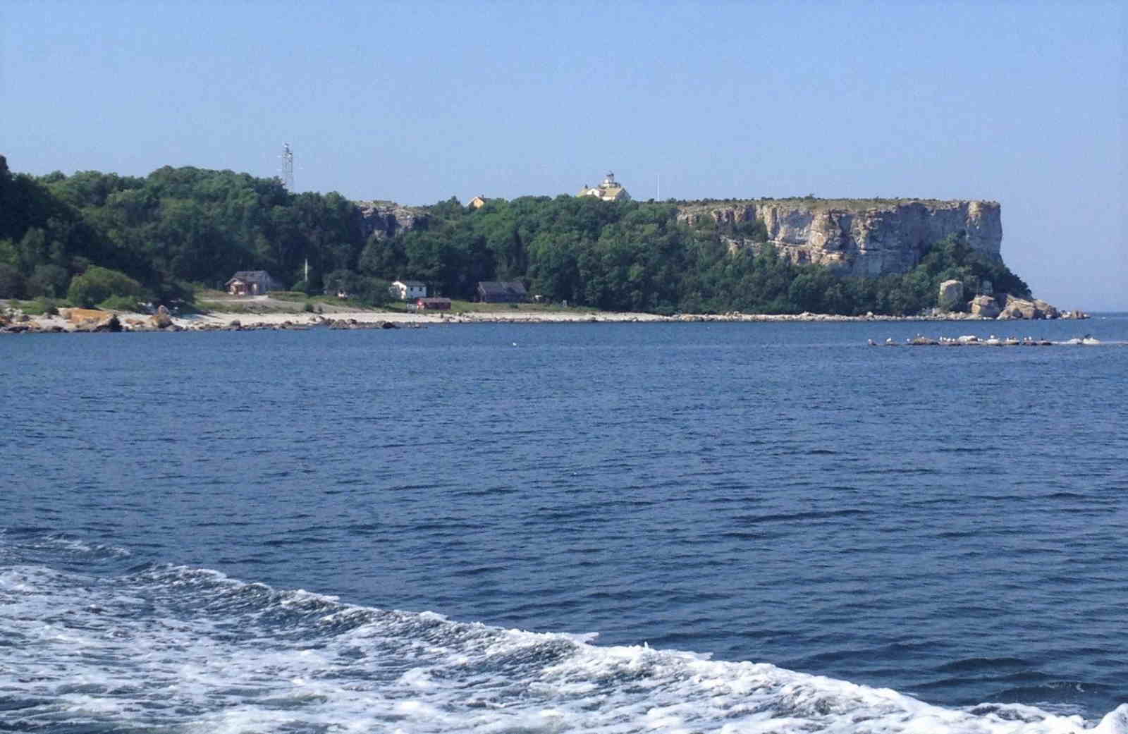 Dormire in un faro in Svezia Il faro di Stora Karlso visto dal mare