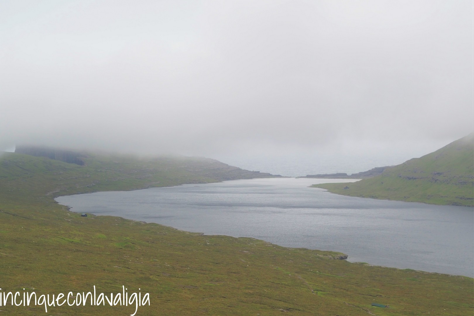 Il Lago Leitisvatn dall'alto Il lato Latisvatn dall'alto