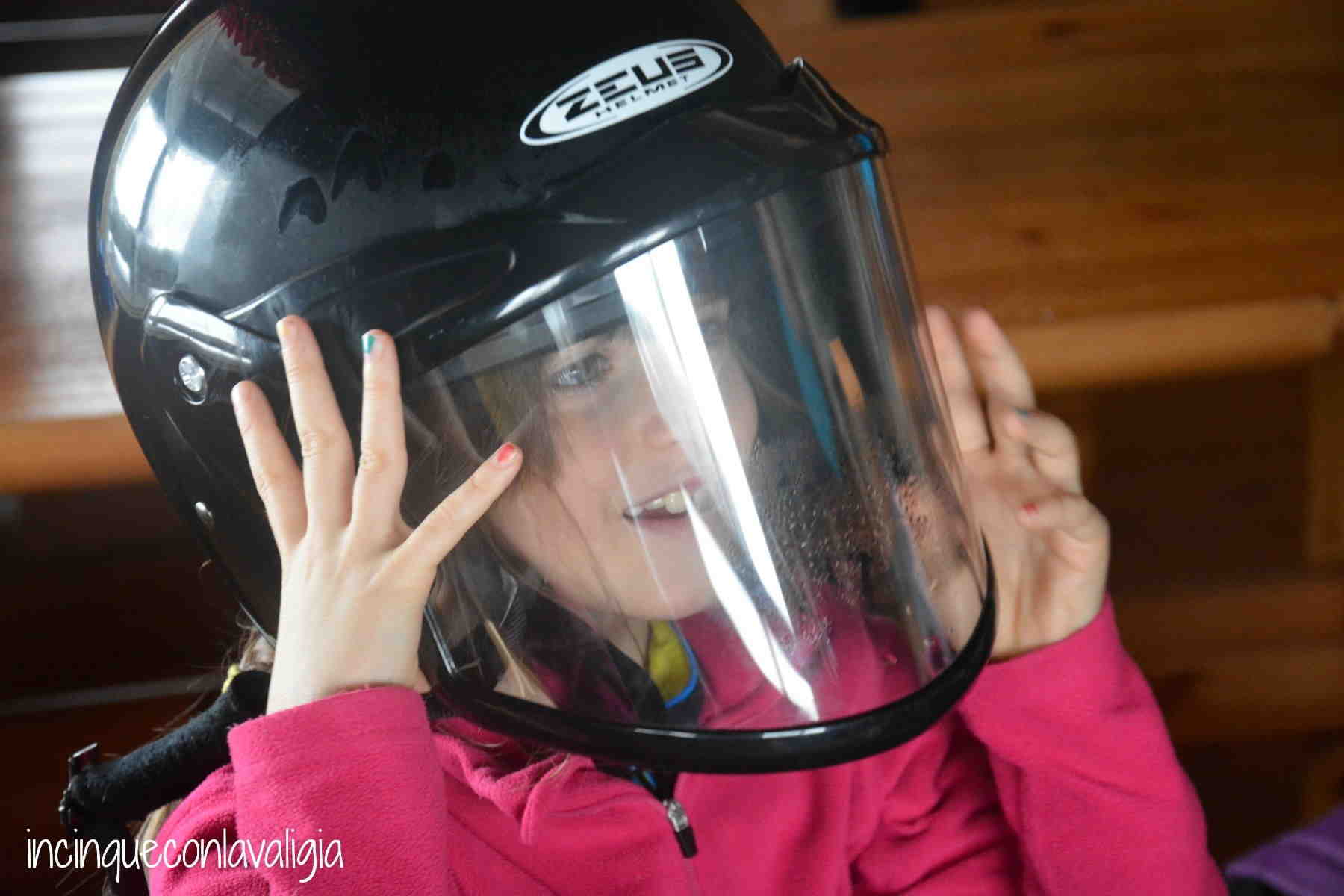 Escursione in motoslitta con bambini Lapponia con bambini motoslitta