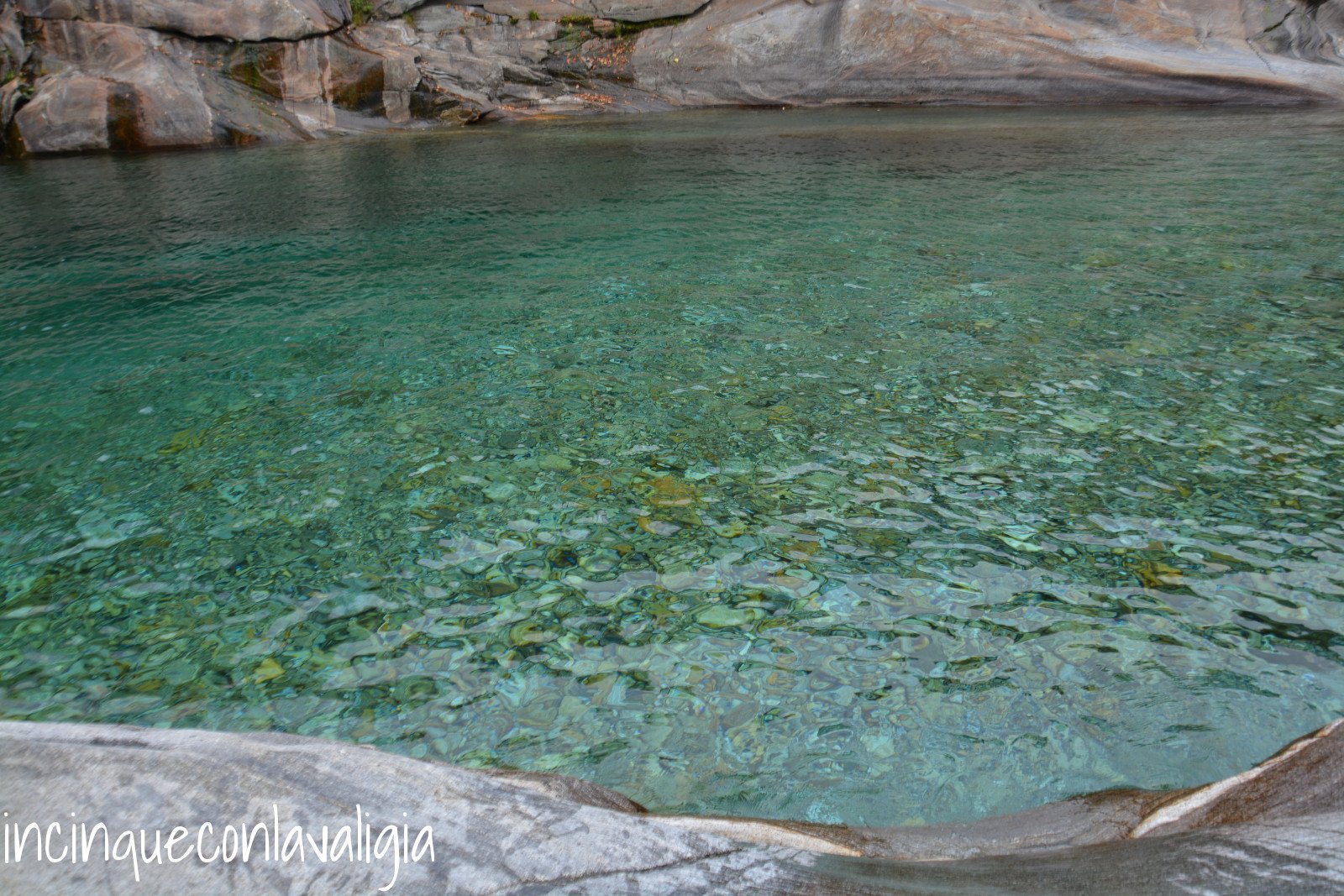 Acque color smeraldo in Valle Verzasca Acque smeraldo valle verzasca