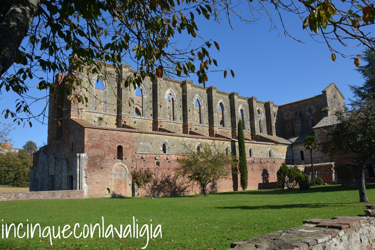 Abbazia di San Galgano dall'esterno Esterno Abbazia San Galgano