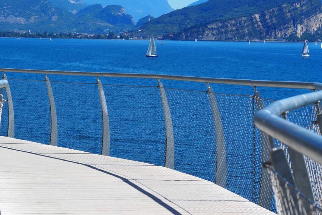 Ciclabile sospesa a Limone sul Garda