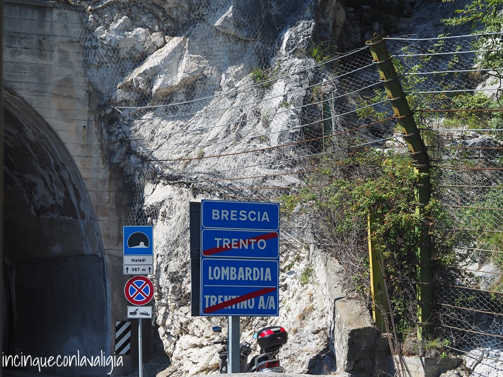 Ciclabile del Garda confine Lombardia e Trentino Confine regionale ciclabile del Garda