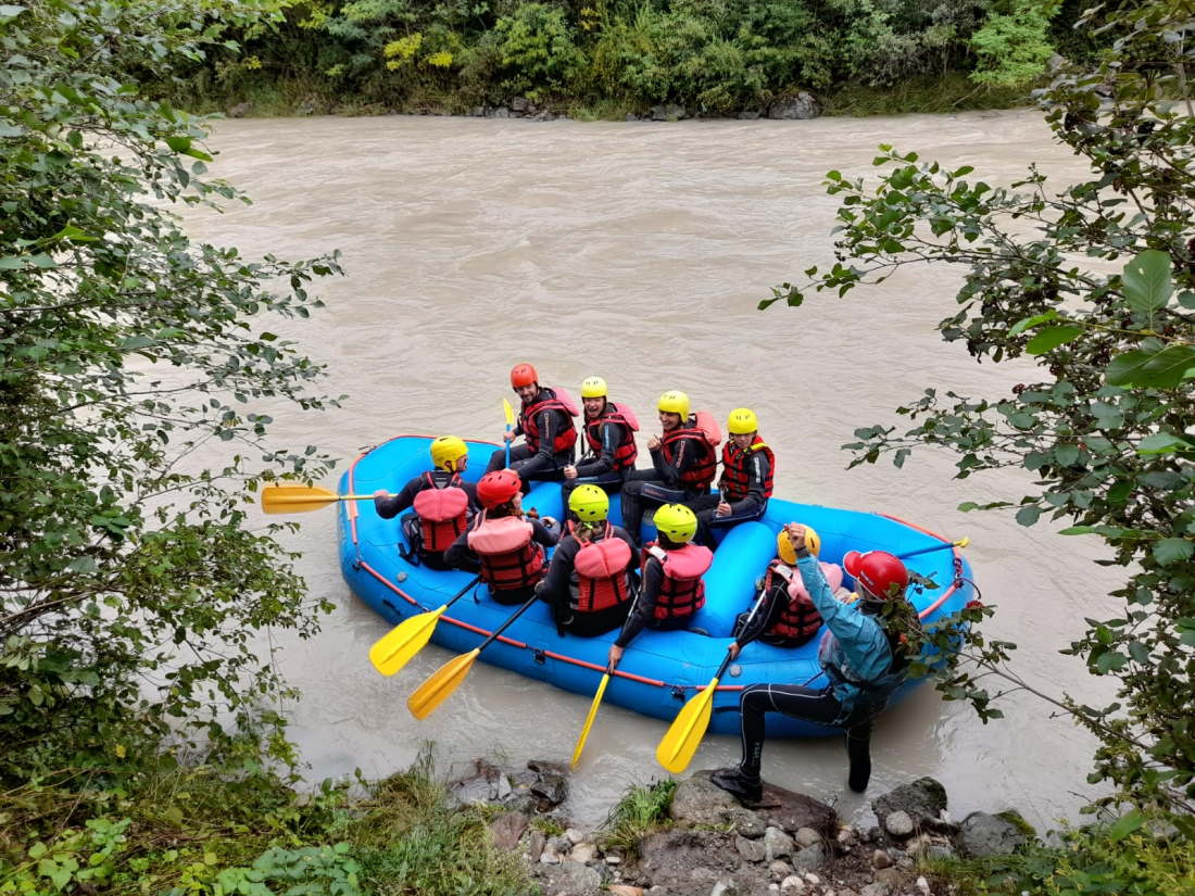 In canoa nel fiume Rienza Rafting nel fiume con bambini