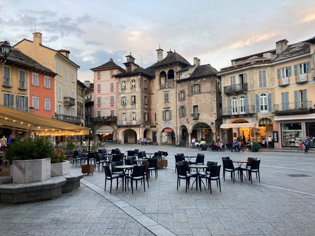 La piazza di Domodossola La piazza di Domodossola