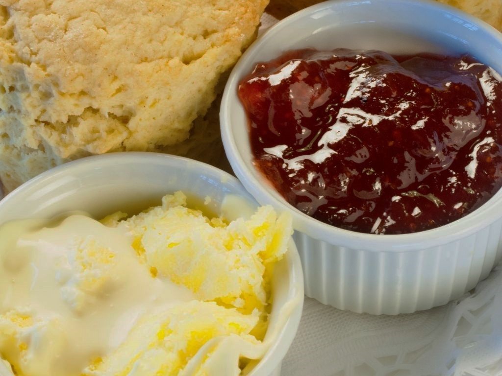 Clotted cream e marmellata