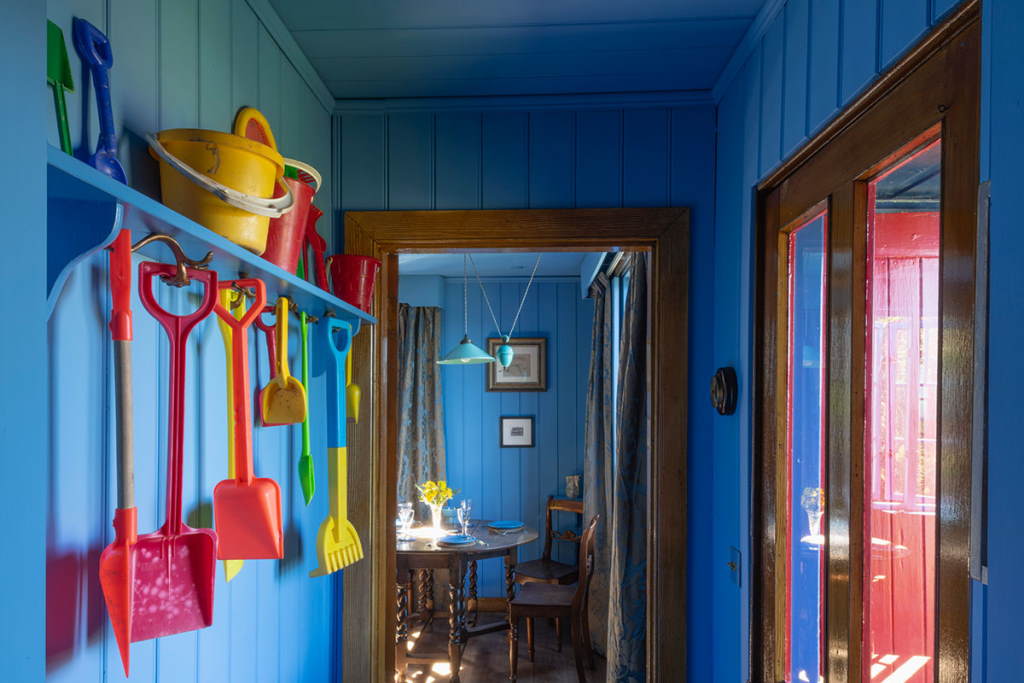 Interno di The Blue Cabin by the sea The Blue Cabin