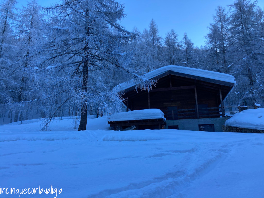 Effetto ora blu al mattino presto Effetto ora blu in Valsassina