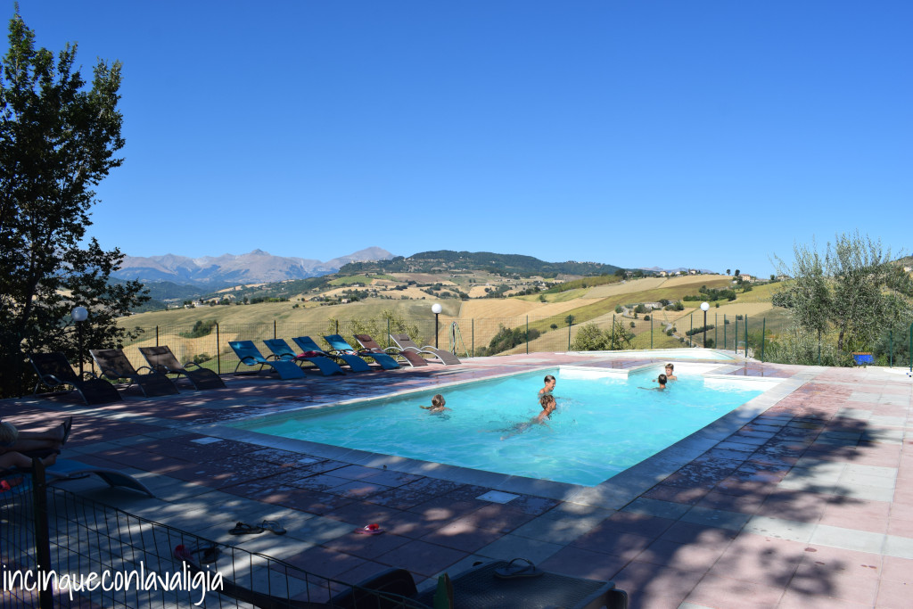 Agriturismo con piscina nelle Marche
