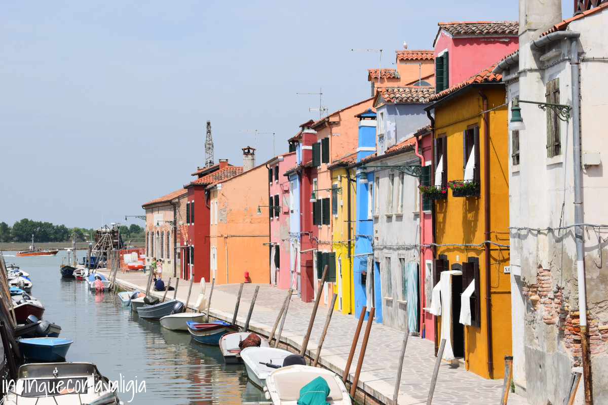 Canali di Burano con meno gente Le fondamenta di Terranova