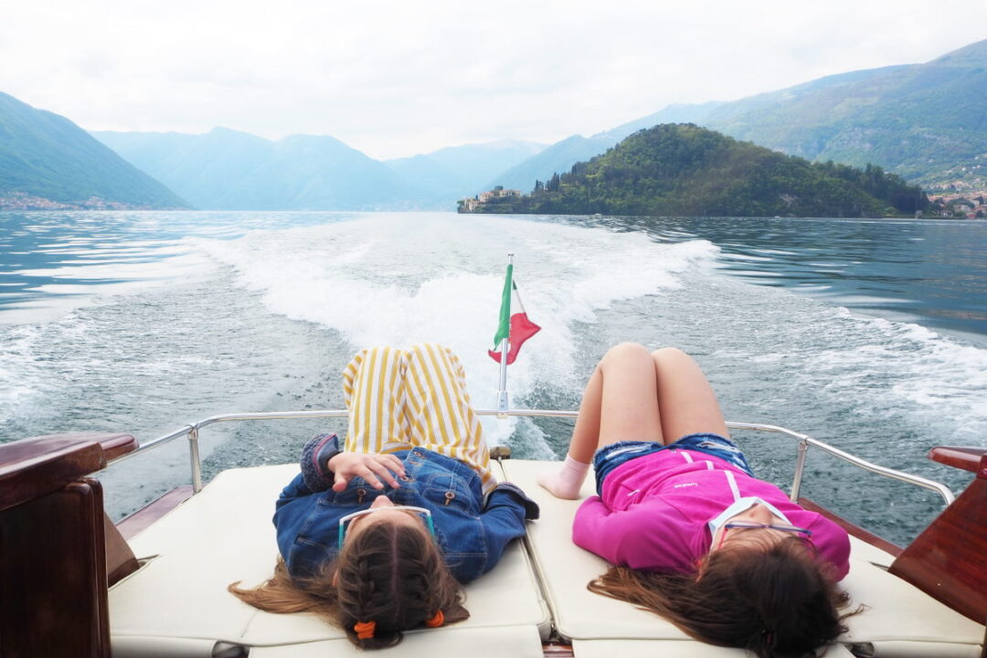 In barca sul lago di Como_ taxi boat Varenna