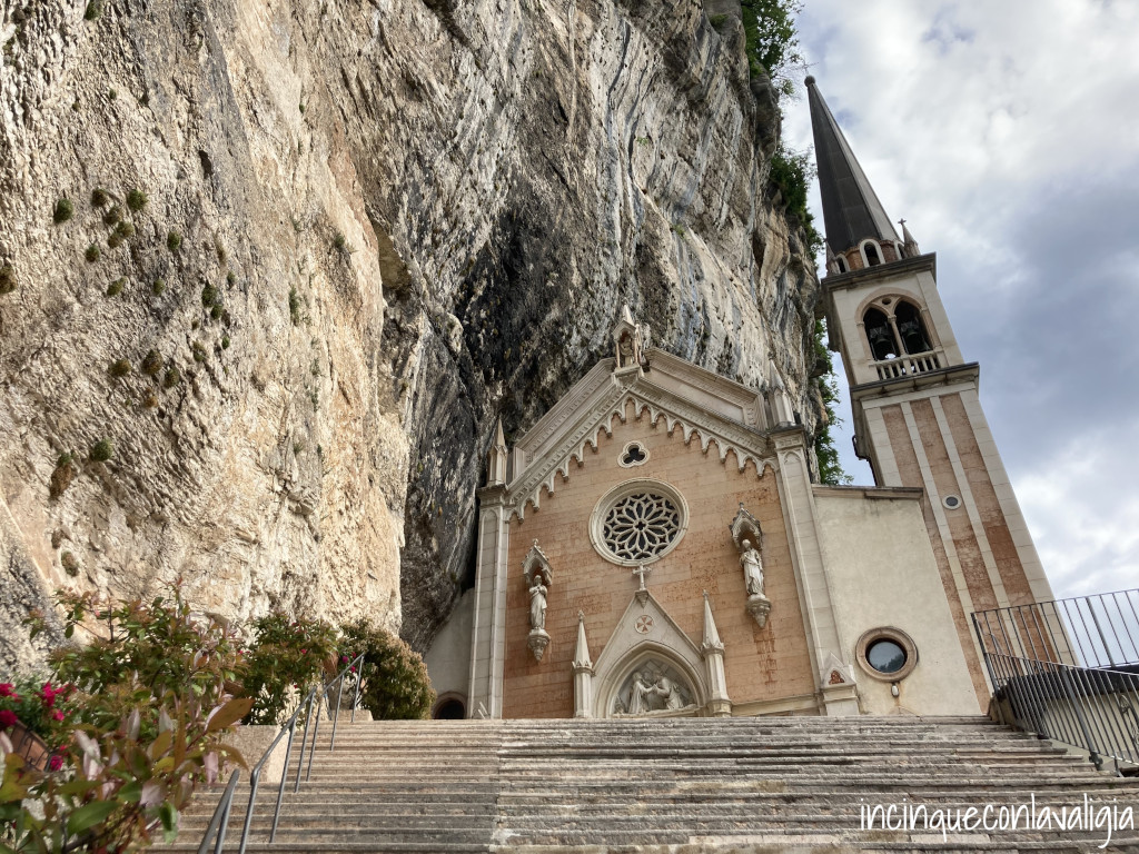 Santuario Madonna della Corona facciata