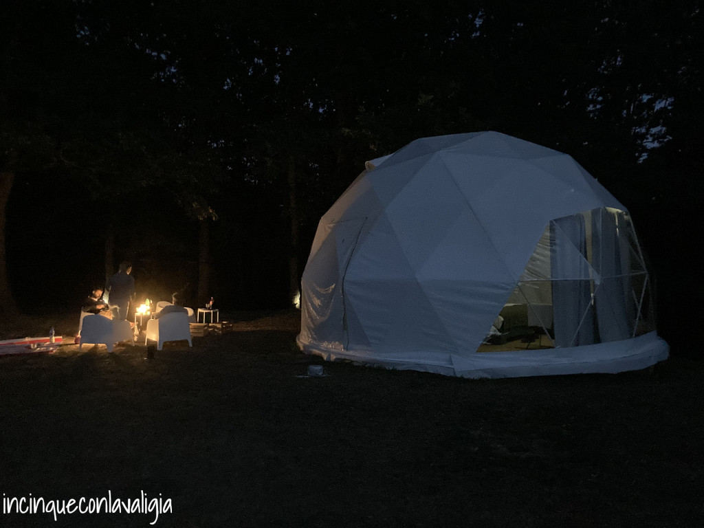 Atmosfera notturna nelle Bubble Dormire nelle bolle