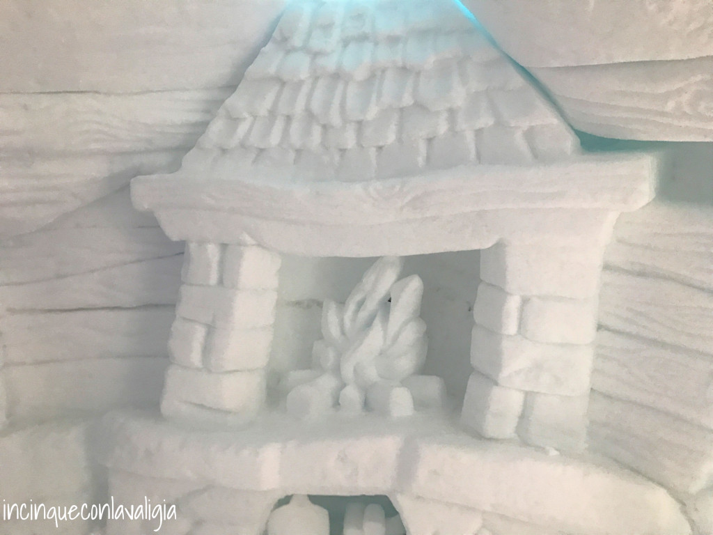 Un bellissimo camino di ghiaccio Camino di ghiaccio igloo presena