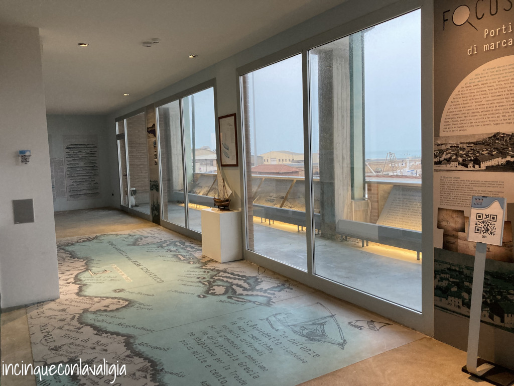 Museo del mare vetrata Museo del mare San Benedetto