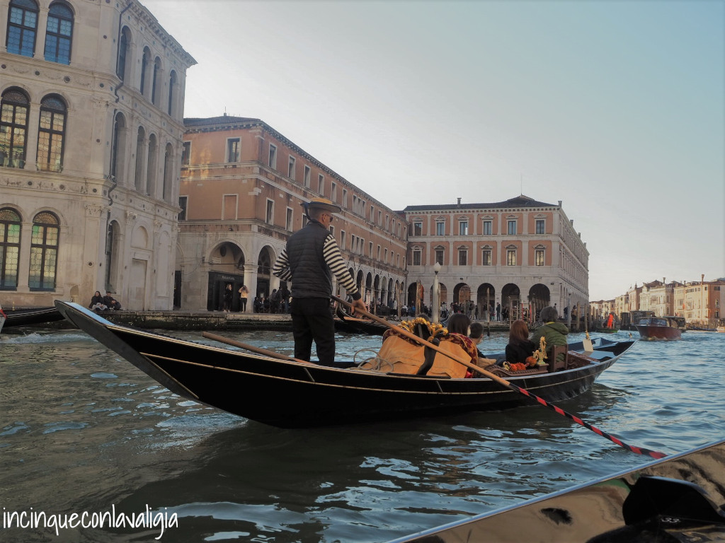 Giro in Gondola a Venezia Giro in gondola a Venezia