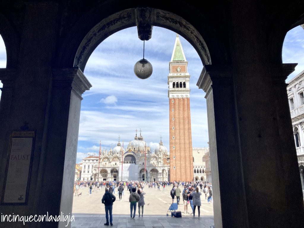 Scorcio scenografico di Piazza San Marco Venezia Piazza San Marco