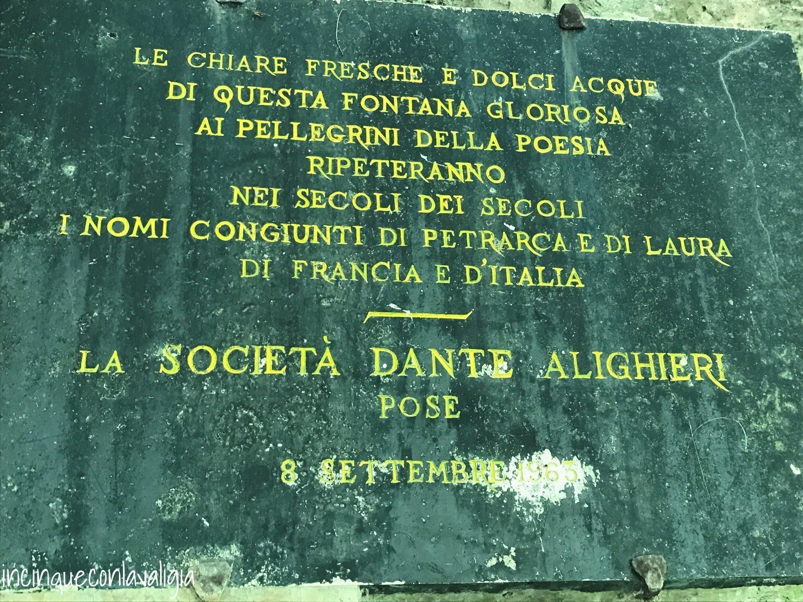Fontaine de Vaucluse Chiare fresche e dolci acque Petrarca Provenza