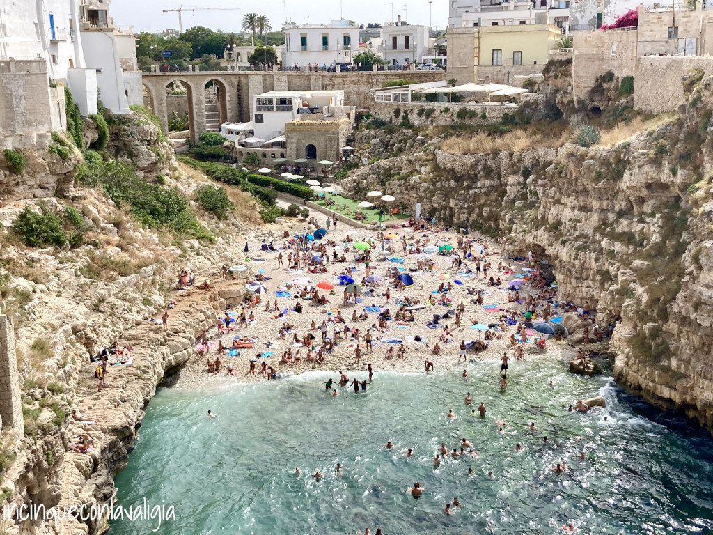 Vista su Lama Monachile a Polignano Lama Monachile in estate