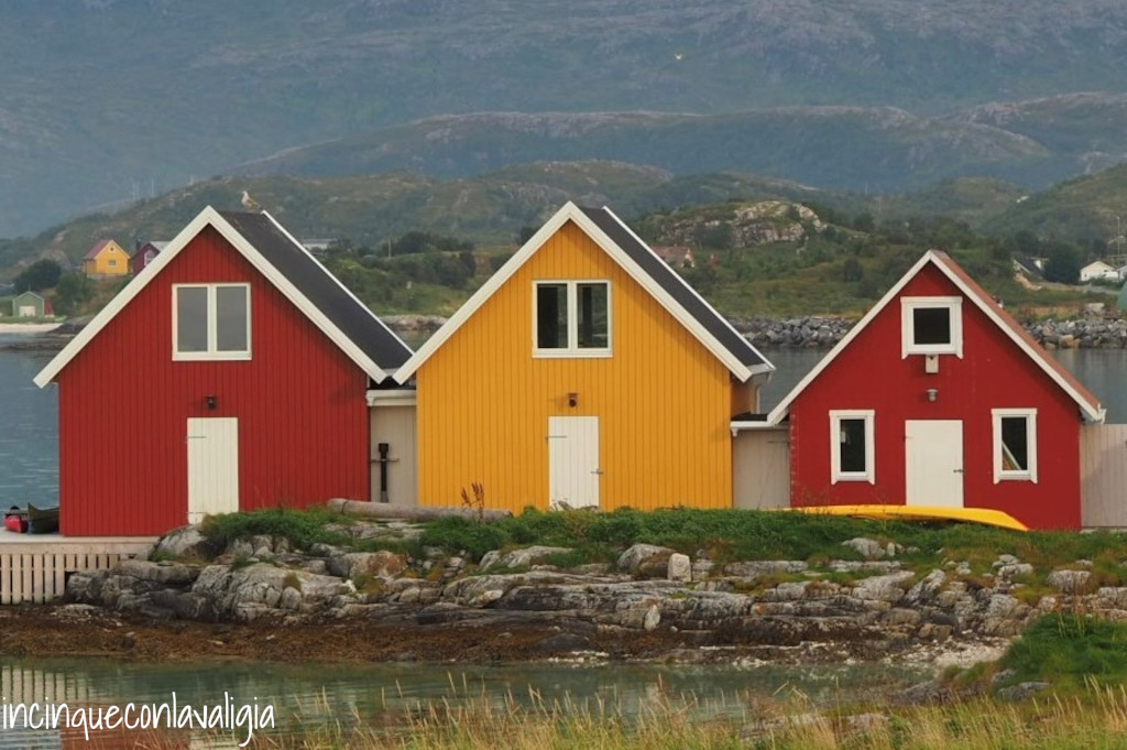 Norvegia casette rosse e gialle ovunque Viaggio in Norvegia