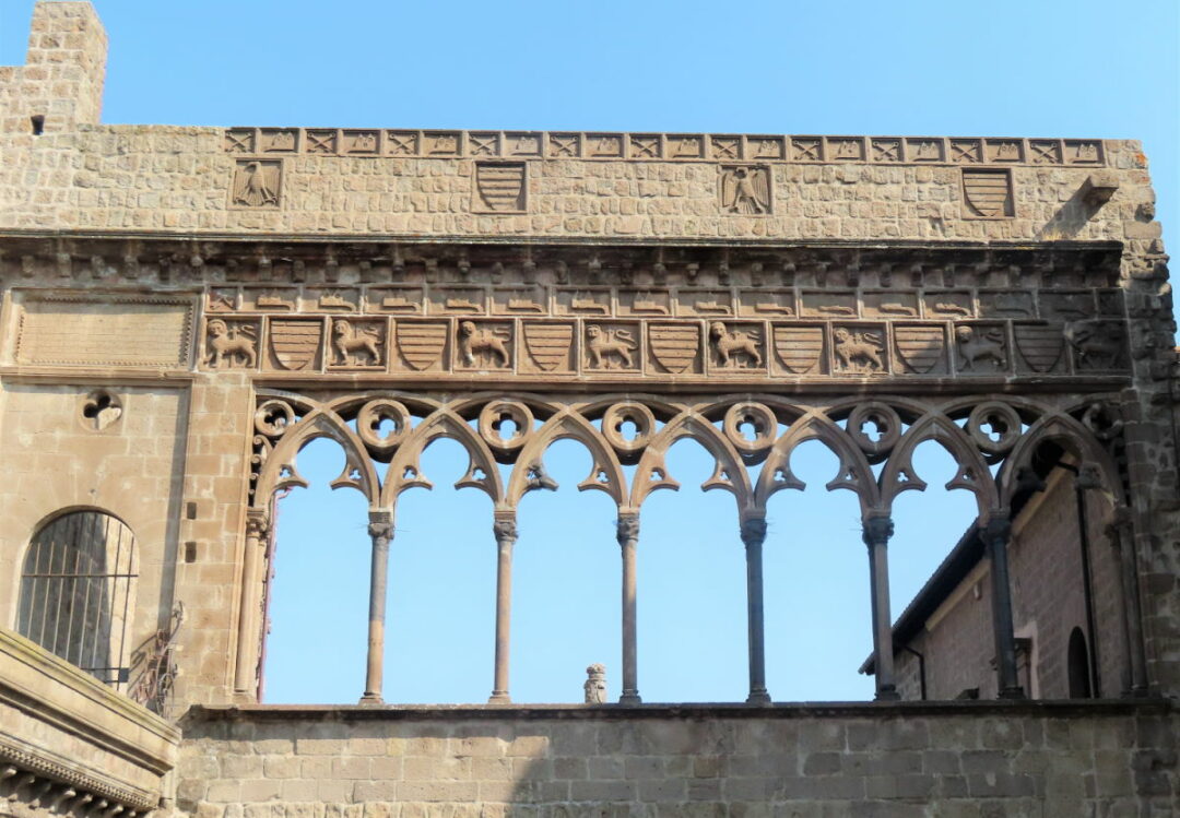Viterbo cosa vedere loggia palazzo dei papi
