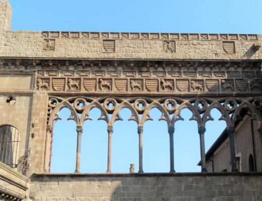 Viterbo cosa vedere loggia palazzo dei papi