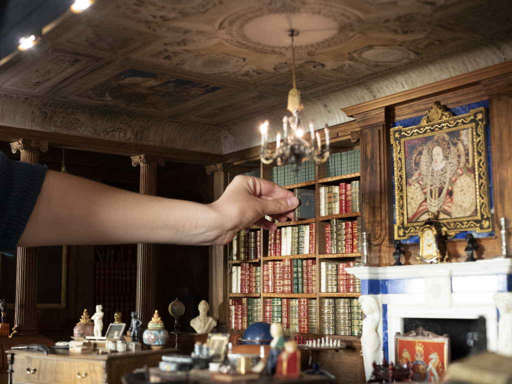 Biblioteca casa delle bambole