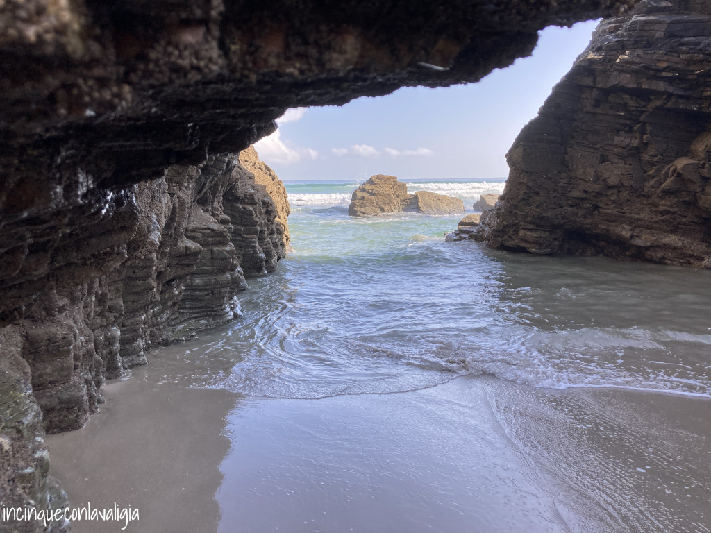 grotte spiaggia delle cattedrali