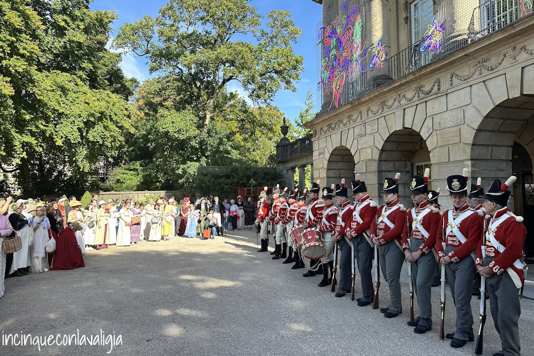 Parata con soldati al Jane Austen Fesstival
